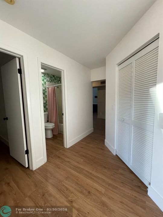 For Sale: $450,000 (2 beds, 2 baths, 1370 Square Feet)