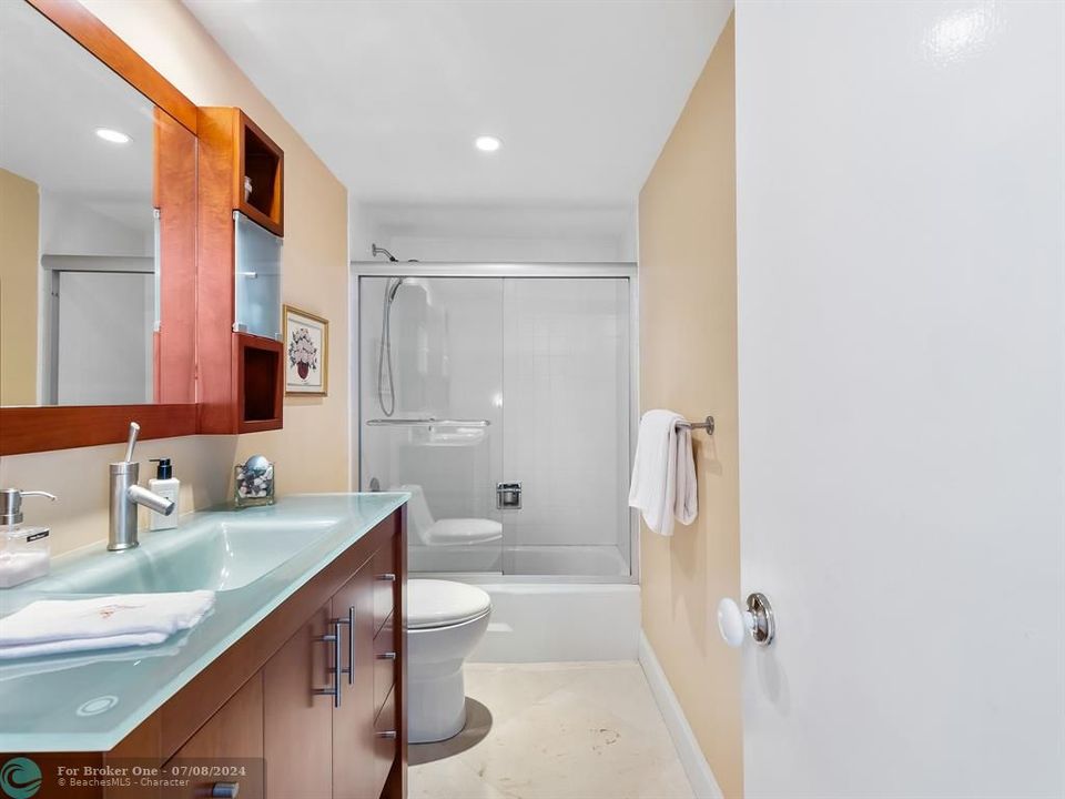 待售: $875,000 (2 贝兹, 2 浴室, 1450 平方英尺)