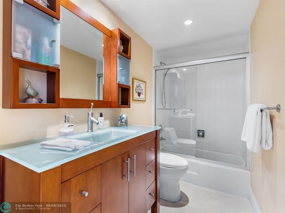 待售: $875,000 (2 贝兹, 2 浴室, 1450 平方英尺)
