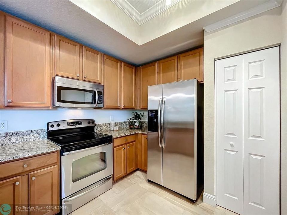 Active With Contract: $2,700 (2 beds, 2 baths, 1240 Square Feet)