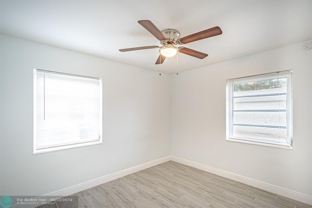 Active With Contract: $2,500 (2 beds, 1 baths, 825 Square Feet)