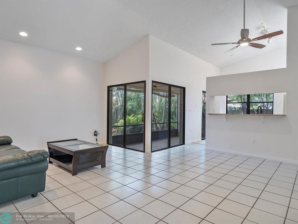 Recently Sold: $490,000 (2 beds, 2 baths, 1178 Square Feet)