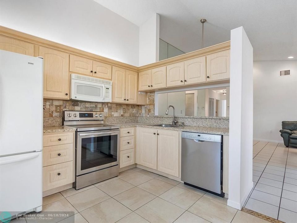 Recently Sold: $490,000 (2 beds, 2 baths, 1178 Square Feet)