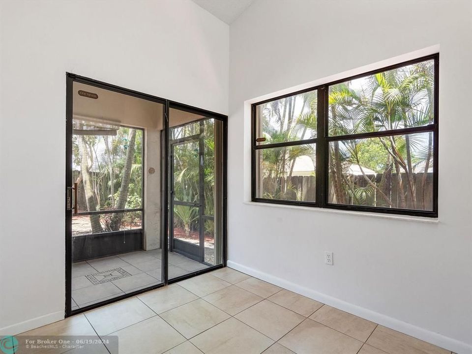 Active With Contract: $490,000 (2 beds, 2 baths, 1178 Square Feet)