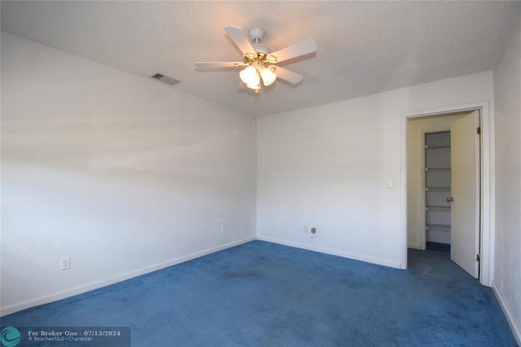 For Sale: $500,000 (5 beds, 2 baths, 1536 Square Feet)