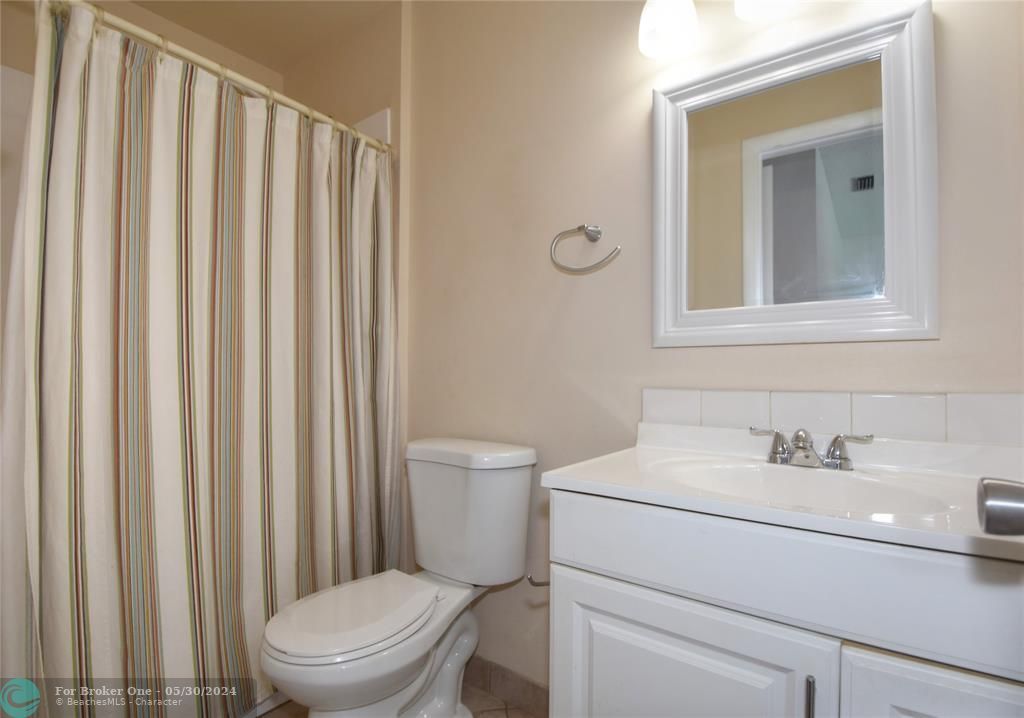 For Sale: $500,000 (5 beds, 2 baths, 1536 Square Feet)