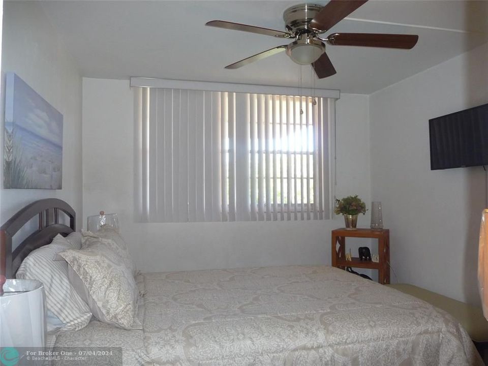 For Rent: $1,800 (2 beds, 2 baths, 984 Square Feet)