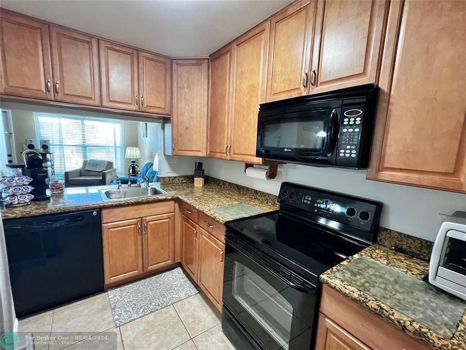 For Sale: $240,000 (2 beds, 2 baths, 760 Square Feet)