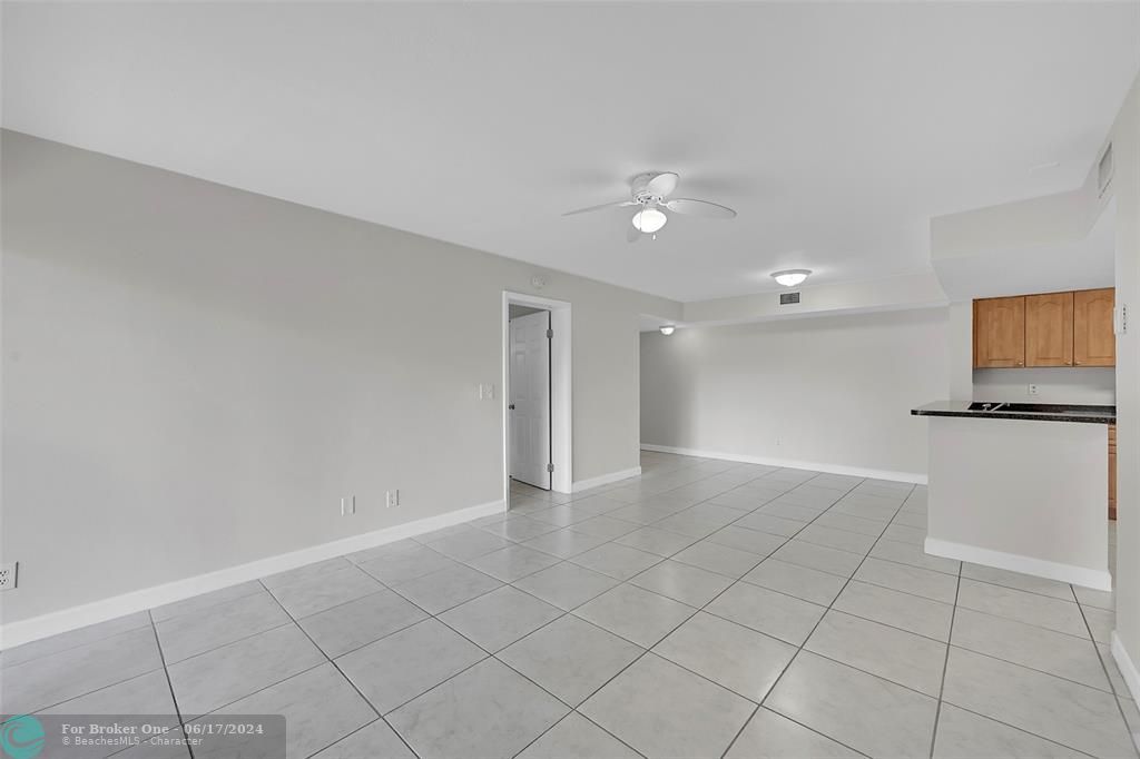 For Rent: $2,125 (2 beds, 2 baths, 986 Square Feet)