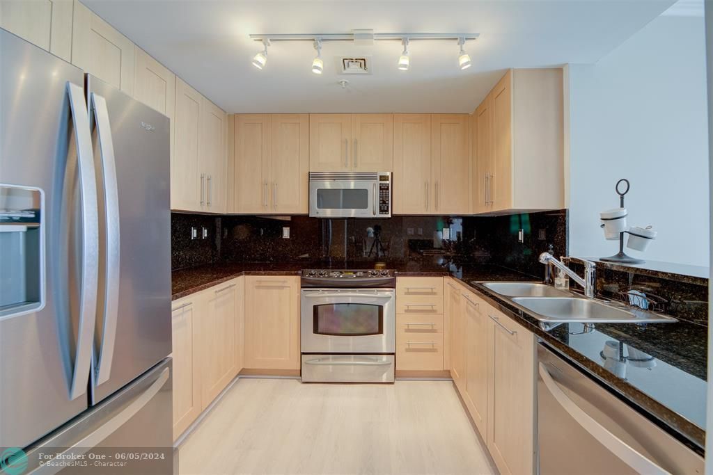 For Rent: $3,600 (2 beds, 2 baths, 1246 Square Feet)