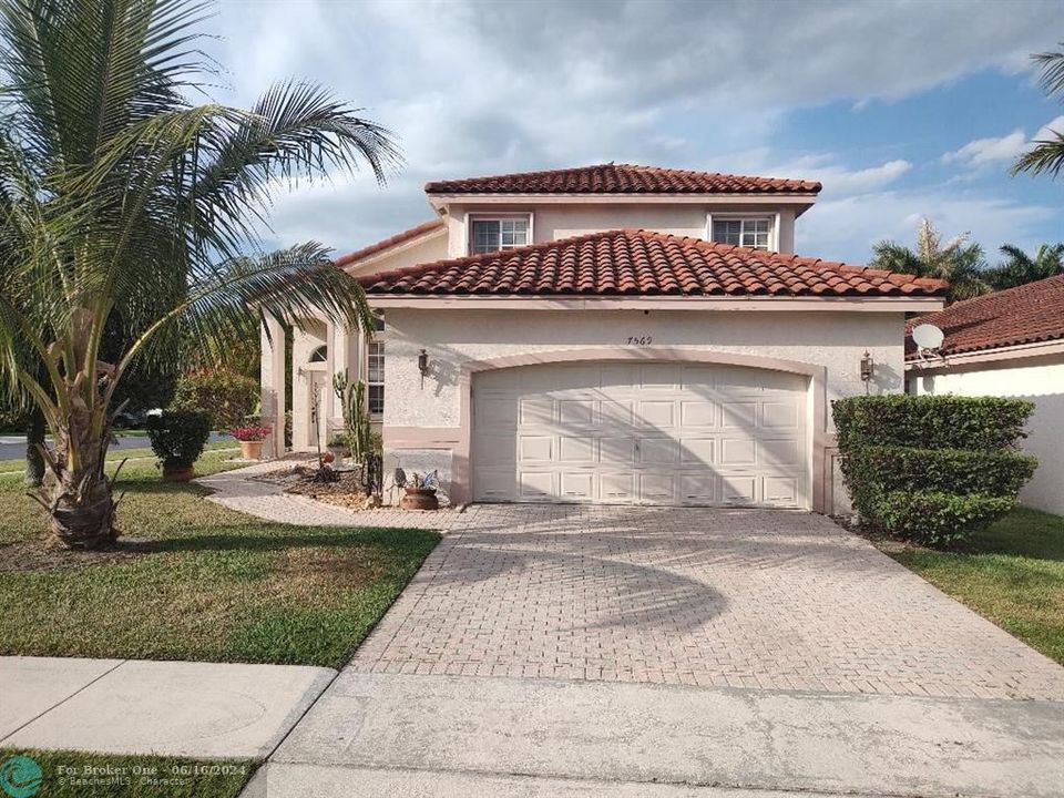 For Sale: $659,000 (4 beds, 3 baths, 2174 Square Feet)