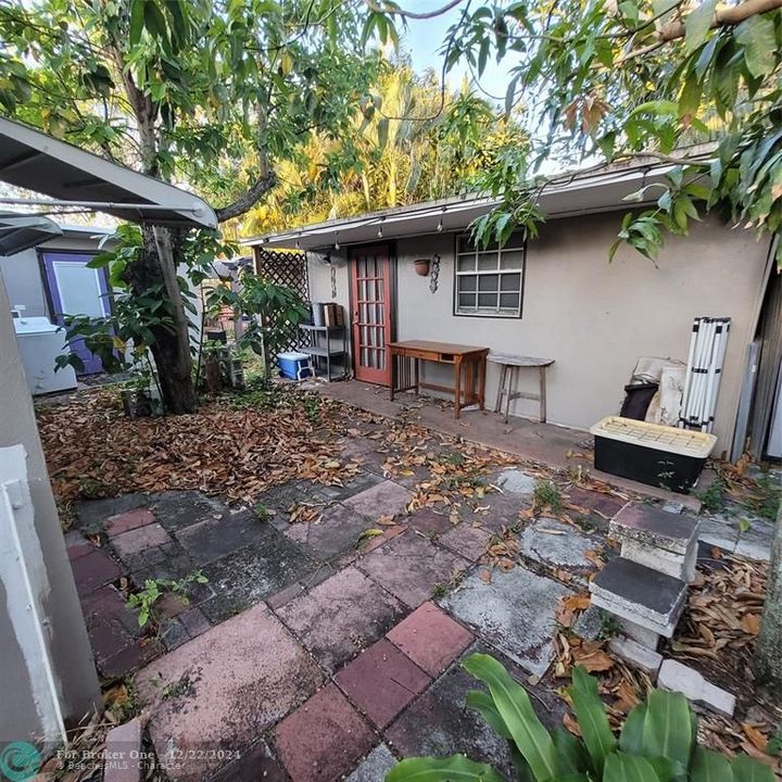 For Sale: $500,000 (3 beds, 1 baths, 1070 Square Feet)