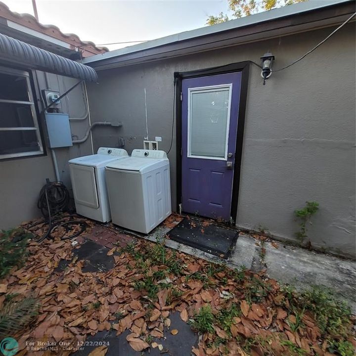 For Sale: $500,000 (3 beds, 1 baths, 1070 Square Feet)