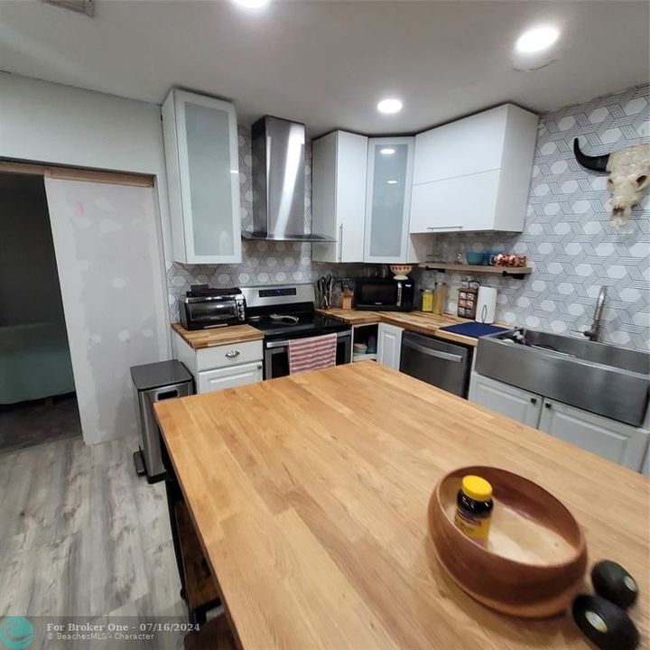 For Sale: $500,000 (3 beds, 1 baths, 1070 Square Feet)