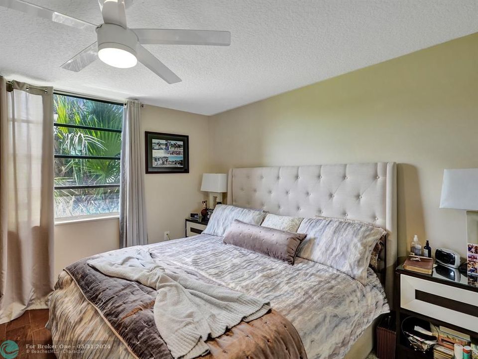 For Sale: $334,900 (2 beds, 2 baths, 1385 Square Feet)