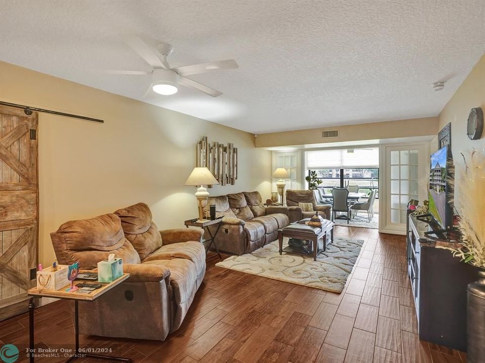 For Sale: $324,900 (2 beds, 2 baths, 1385 Square Feet)