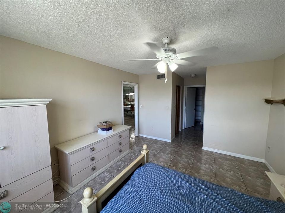 For Sale: $230,000 (2 beds, 2 baths, 1170 Square Feet)