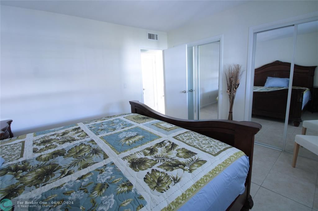Active With Contract: $1,850 (1 beds, 1 baths, 700 Square Feet)