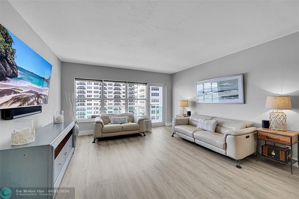 For Sale: $559,000 (1 beds, 1 baths, 1076 Square Feet)