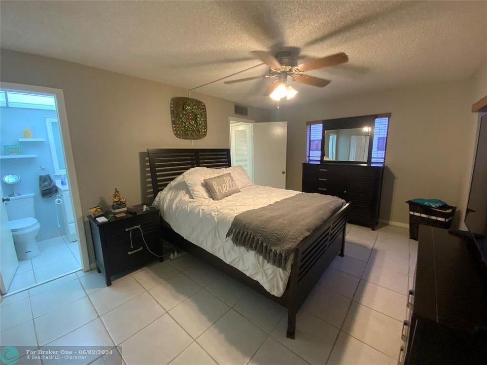 For Sale: $185,000 (1 beds, 1 baths, 740 Square Feet)