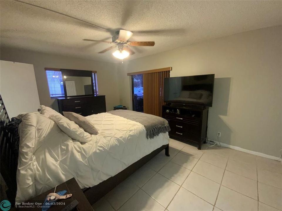 For Sale: $168,000 (1 beds, 1 baths, 740 Square Feet)
