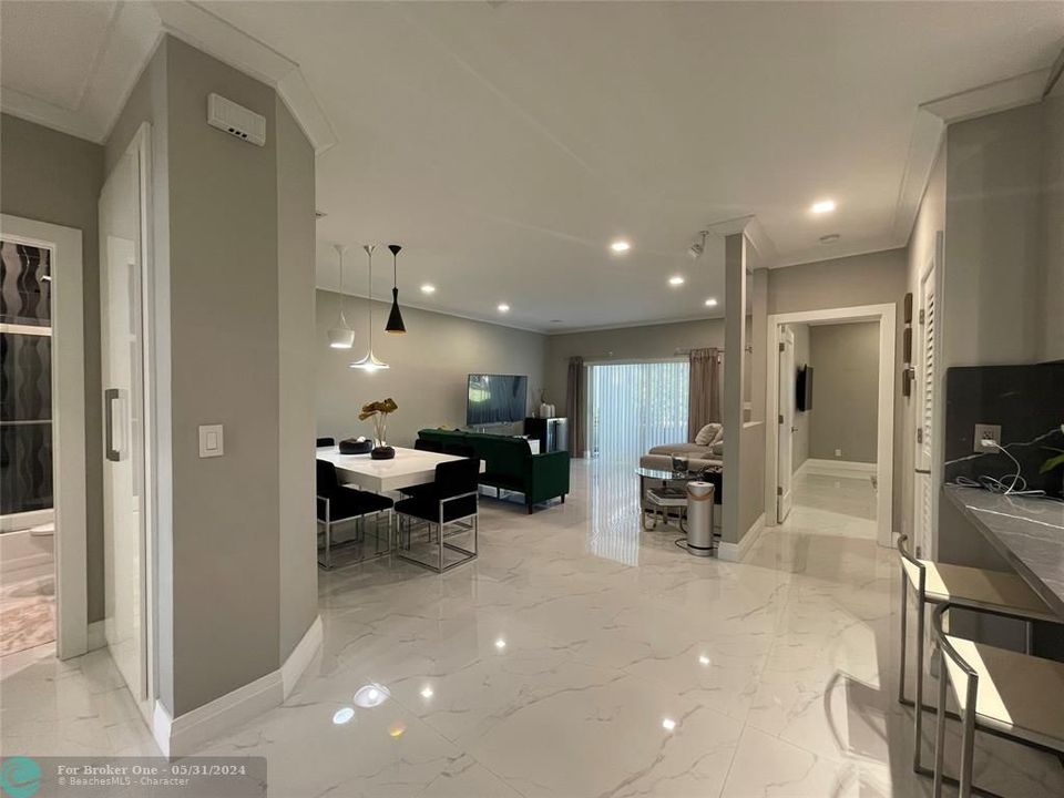 Active With Contract: $3,800 (2 beds, 2 baths, 1264 Square Feet)