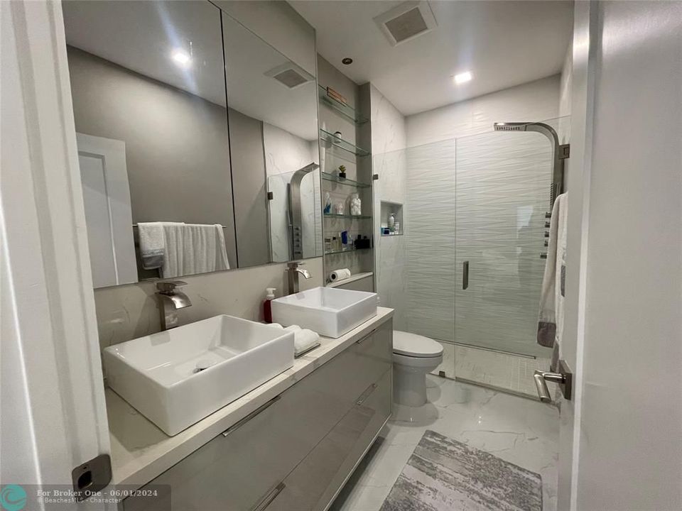 合同活跃: $3,800 (2 贝兹, 2 浴室, 1264 平方英尺)