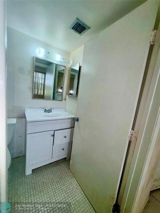 For Rent: $1,850 (2 beds, 2 baths, 1000 Square Feet)