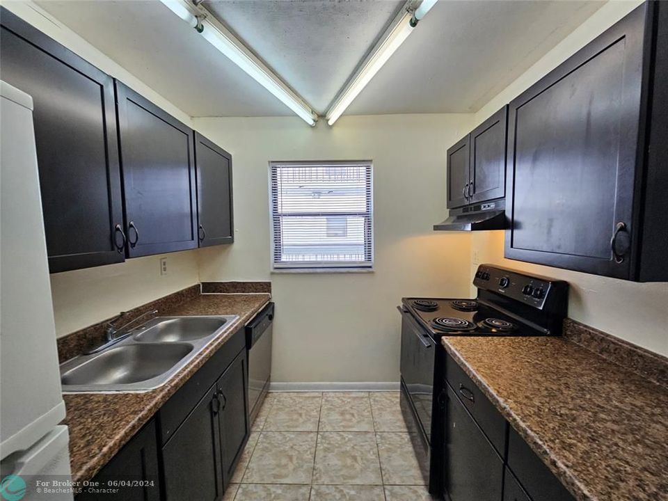 For Rent: $1,500 (1 beds, 1 baths, 775 Square Feet)