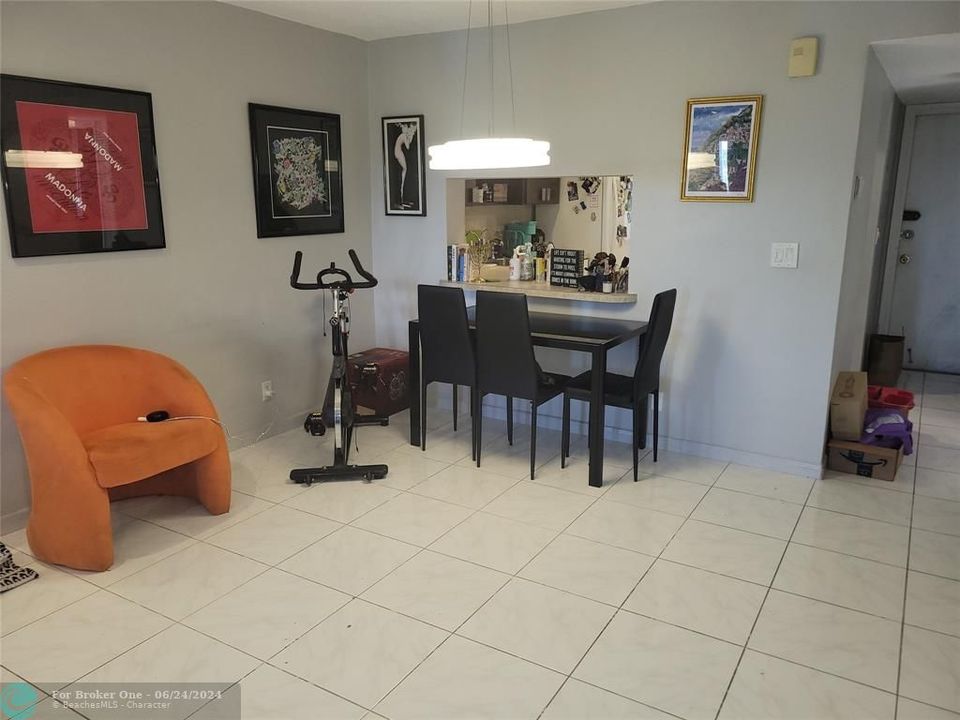 For Sale: $209,500 (2 beds, 2 baths, 1028 Square Feet)