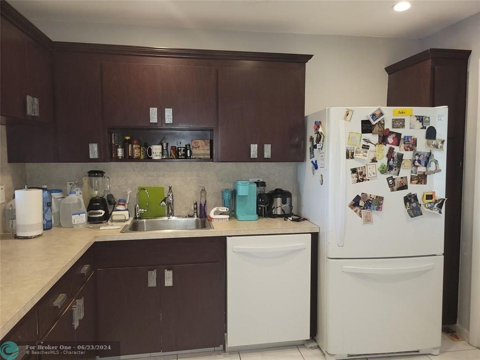 For Sale: $209,500 (2 beds, 2 baths, 1028 Square Feet)