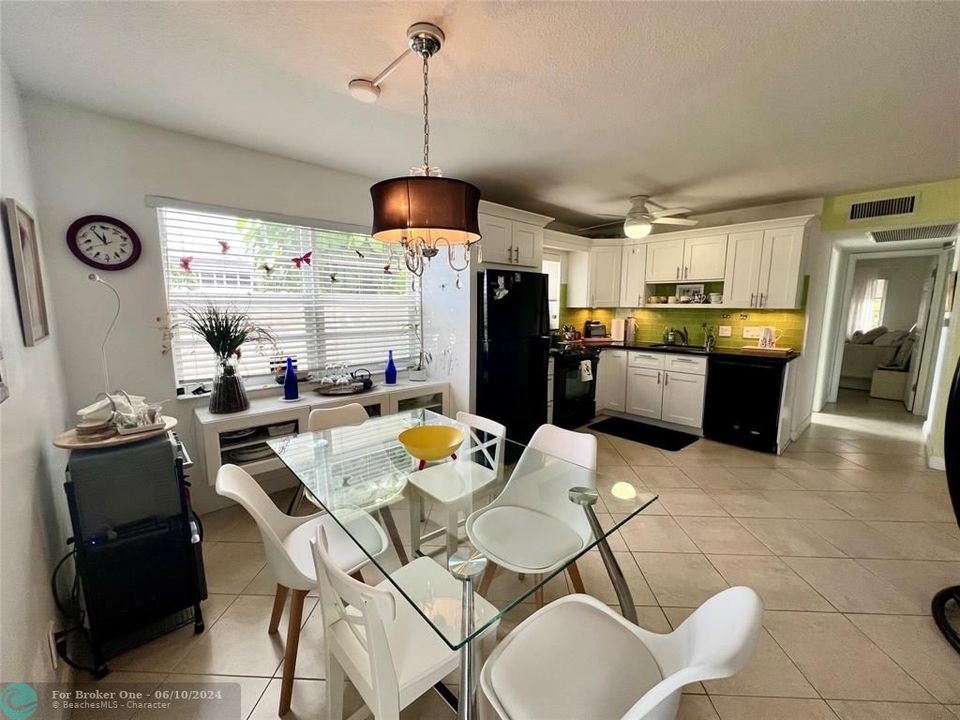 For Sale: $239,900 (2 beds, 1 baths, 820 Square Feet)