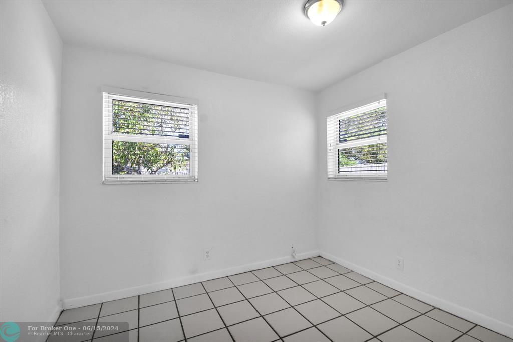 For Sale: $349,000 (3 beds, 1 baths, 922 Square Feet)