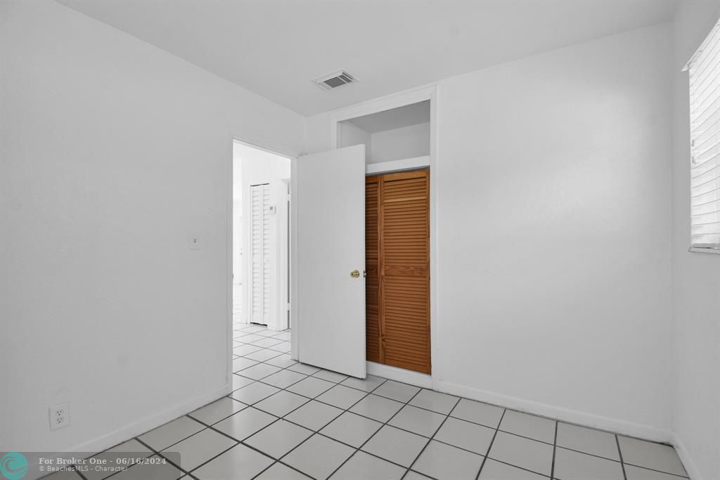 For Sale: $349,000 (3 beds, 1 baths, 922 Square Feet)