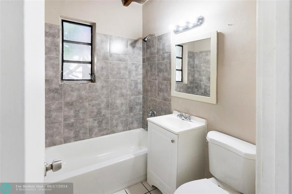 For Sale: $359,900 (2 beds, 1 baths, 772 Square Feet)