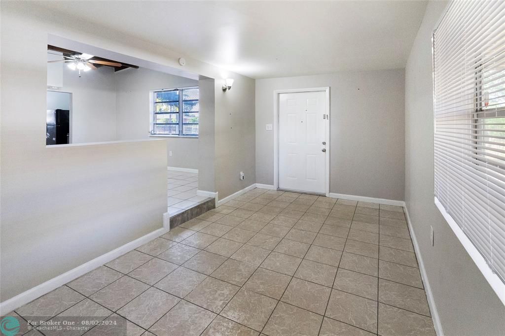 For Sale: $359,900 (2 beds, 1 baths, 772 Square Feet)