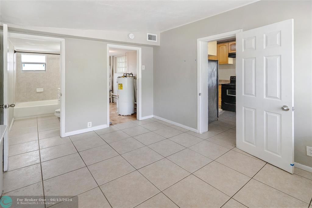 For Sale: $429,900 (3 beds, 2 baths, 1104 Square Feet)