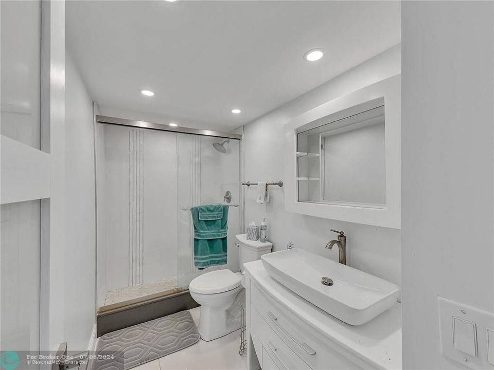В аренду: $8,500 (2 спален, 2 ванн, 1650 Квадратных фут)