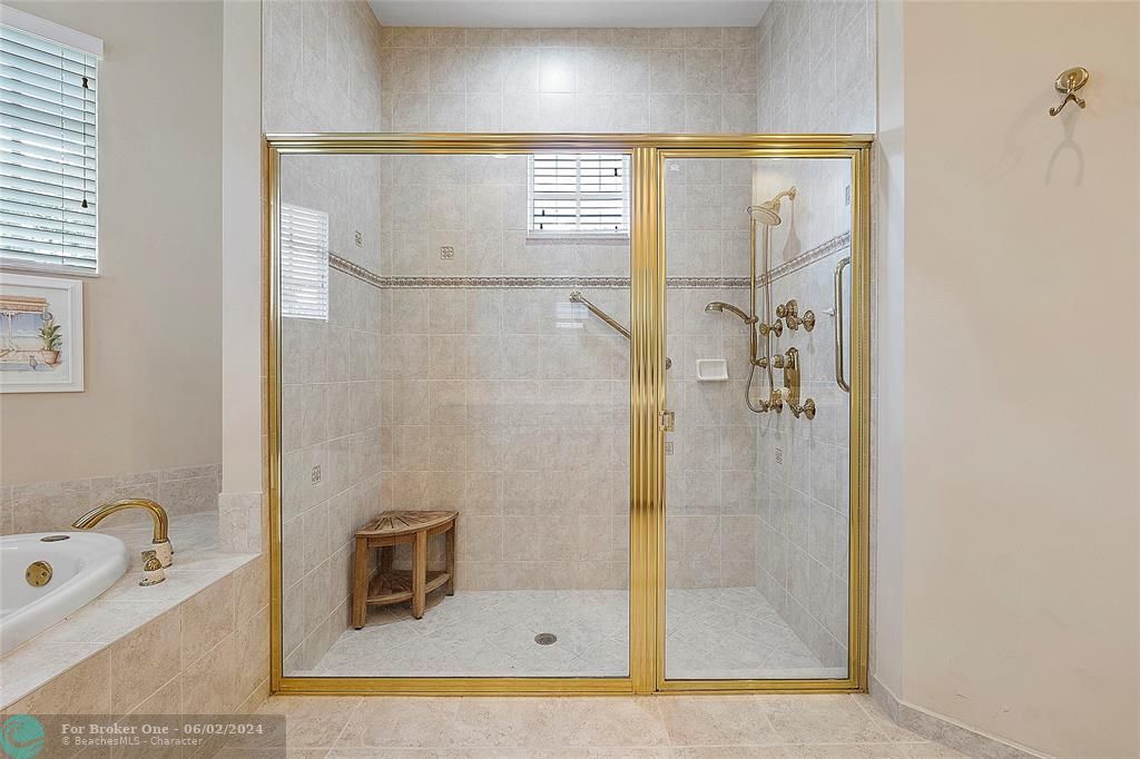 待售: $1,225,000 (5 贝兹, 3 浴室, 3289 平方英尺)
