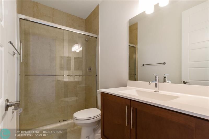Недавно арендовано: $6,500 (5 спален, 4 ванн, 3162 Квадратных фут)