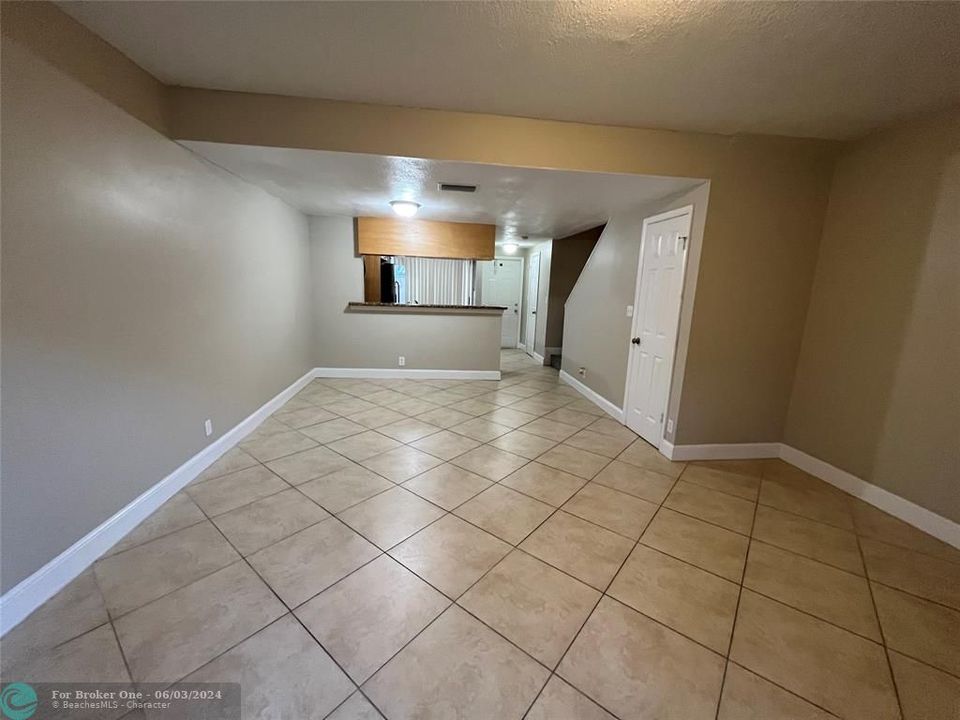 For Rent: $2,400 (2 beds, 2 baths, 1008 Square Feet)