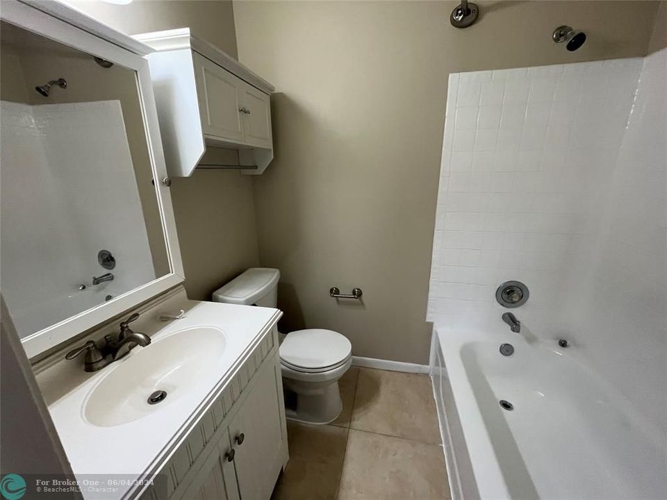 For Rent: $2,400 (2 beds, 2 baths, 1008 Square Feet)