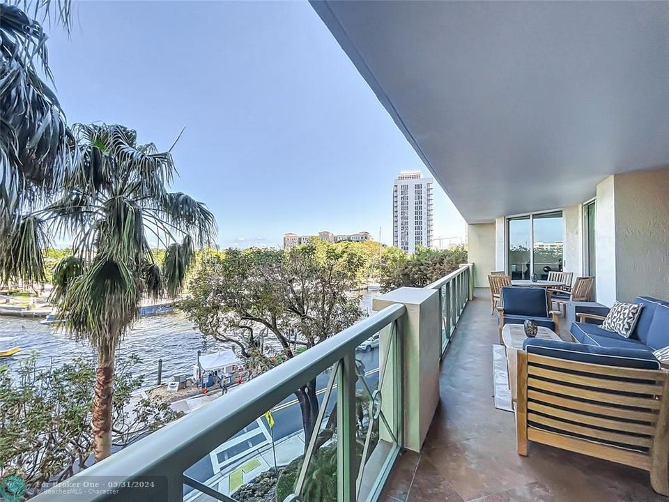 Active With Contract: $1,195,000 (2 beds, 2 baths, 1630 Square Feet)