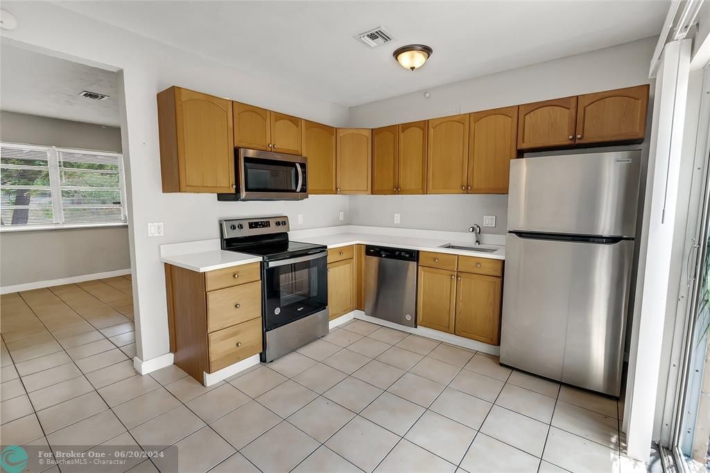 For Sale: $359,900 (2 beds, 1 baths, 720 Square Feet)