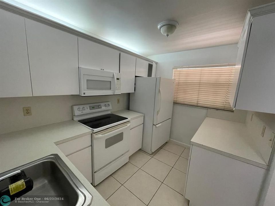 For Rent: $2,675 (3 beds, 2 baths, 1170 Square Feet)