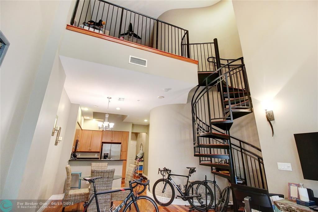 For Sale: $535,000 (1 beds, 1 baths, 1071 Square Feet)