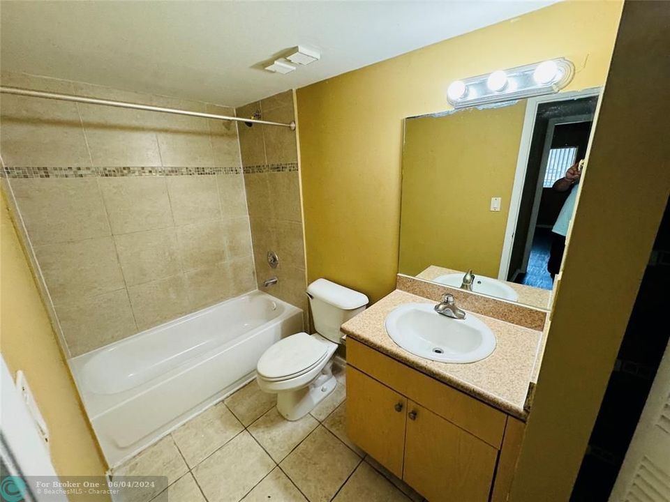 В аренду: $1,700 (2 спален, 1 ванн, 708 Квадратных фут)