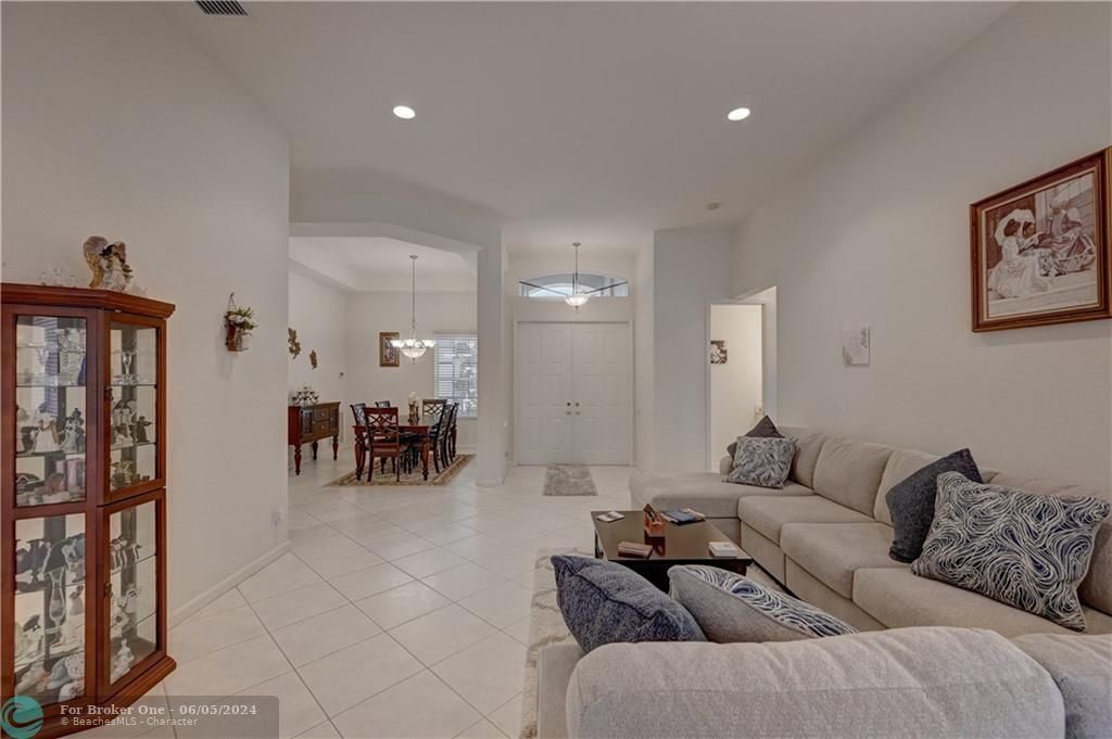 Active With Contract: $3,500 (3 beds, 2 baths, 2545 Square Feet)