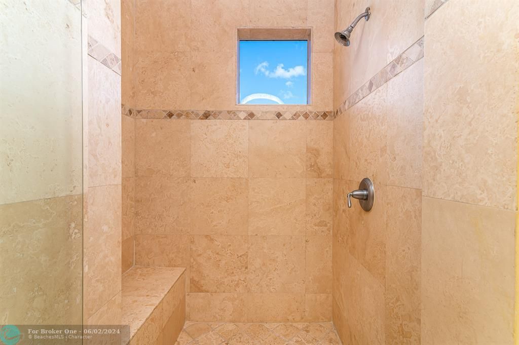 出租: $12,000 (4 贝兹, 3 浴室, 3655 平方英尺)