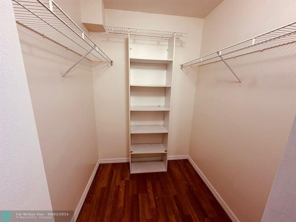 Active With Contract: $1,800 (2 beds, 2 baths, 1060 Square Feet)
